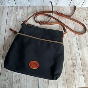 PREOWNED DOONEY & BOURKE BLACK BROWN CROSS BODY PURSE BAG ZIP TOP